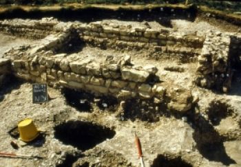 Romano-British farmstead overlying Iron Age pits